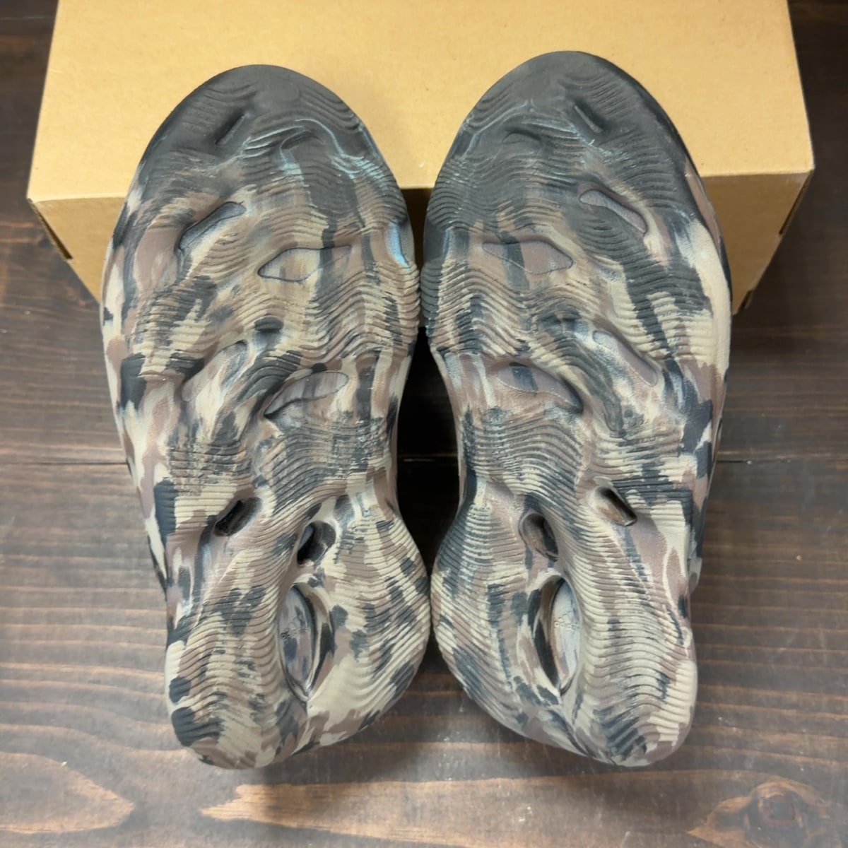 adidas Yeezy Foam RNR MX Cinder - Image 7