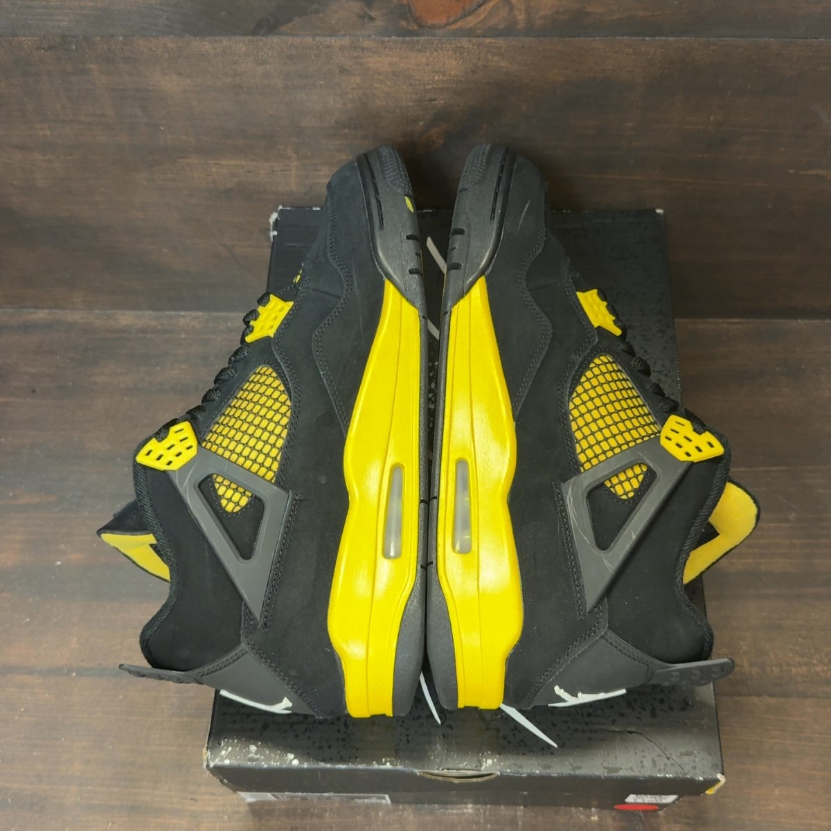 Jordan 4 Retro Thunder (2023) - Image 6