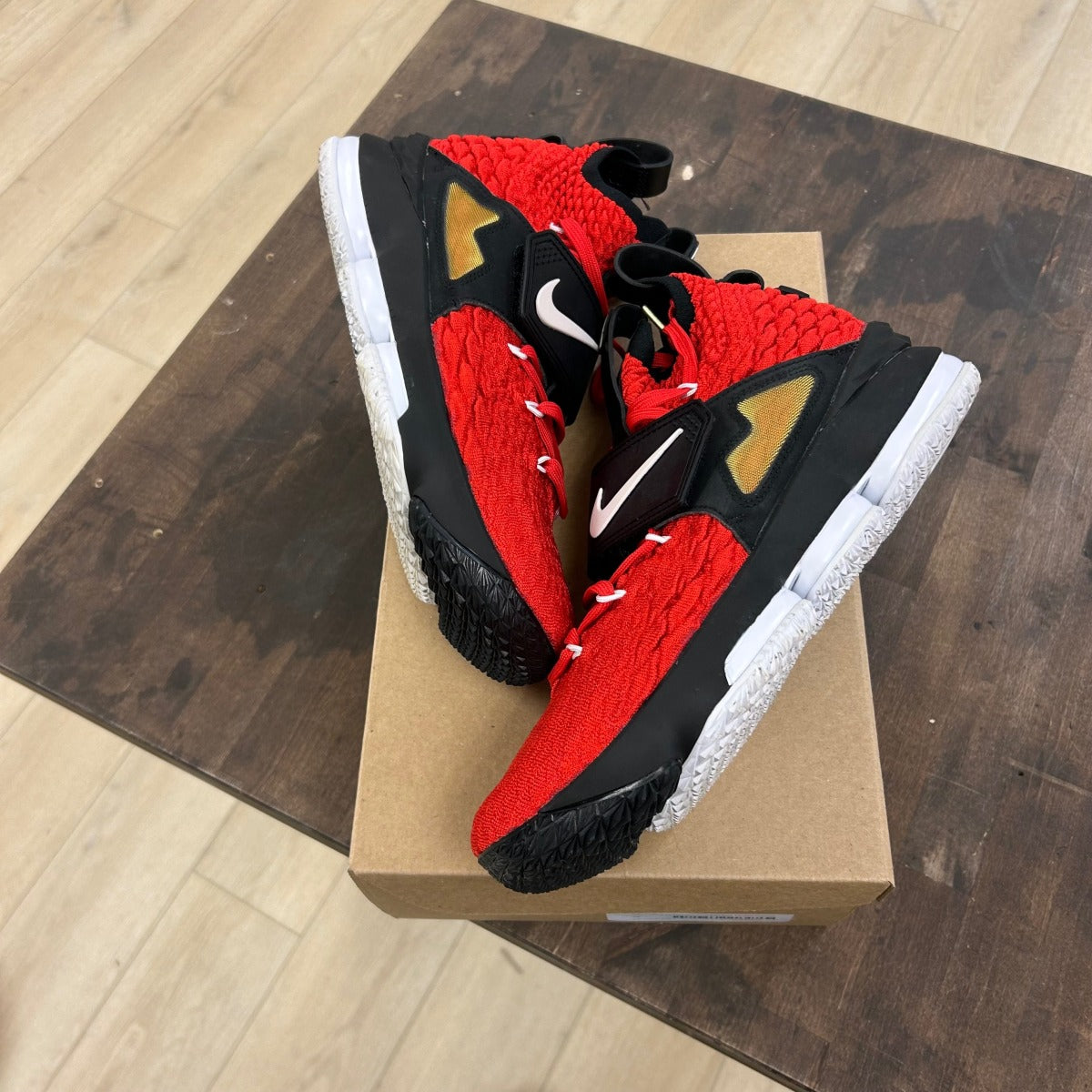 Nike LeBron 15 Red Diamond Turf Size 10 (Pre-Owned) - Image 1