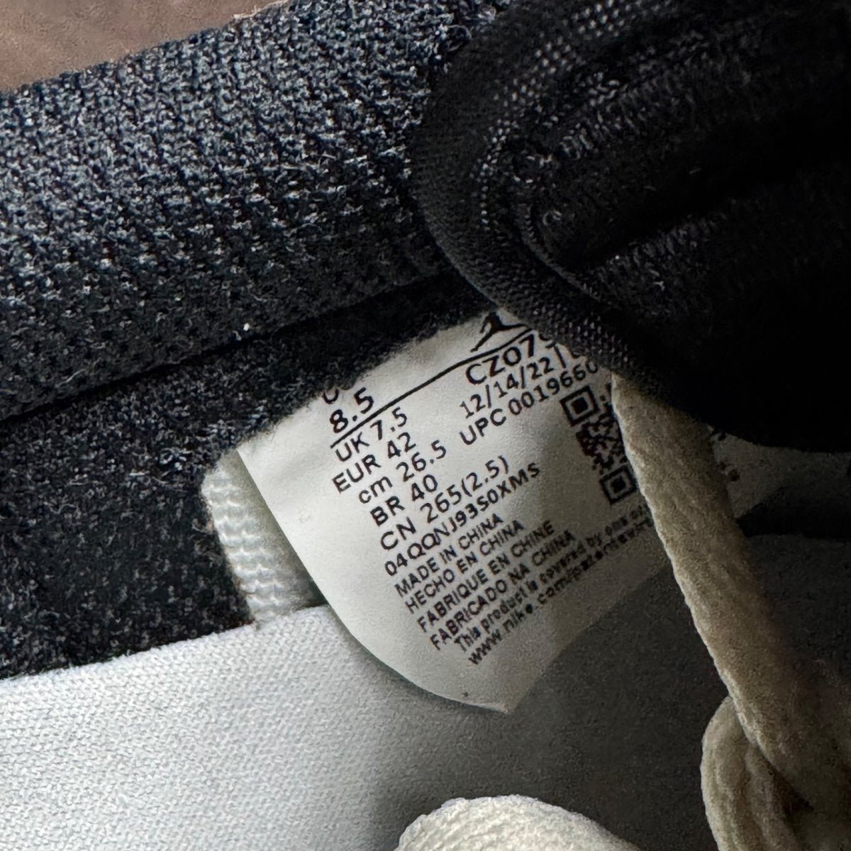 Jordan 1 Retro Low OG Black Toe (2023) Size 8.5 (Pre-Owned) - aux