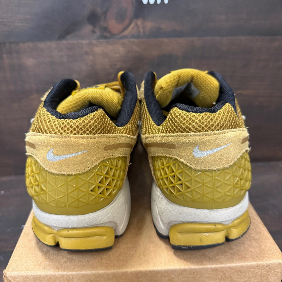 Nike Zoom Vomero 5 Ochre Flat Gold Size 13 (Pre-Owned) - Image 4