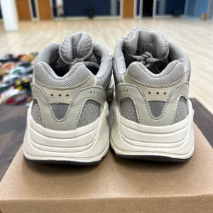 adidas Yeezy Boost 700 V2 Cream Size 7 (Pre-Owned) - Image 4