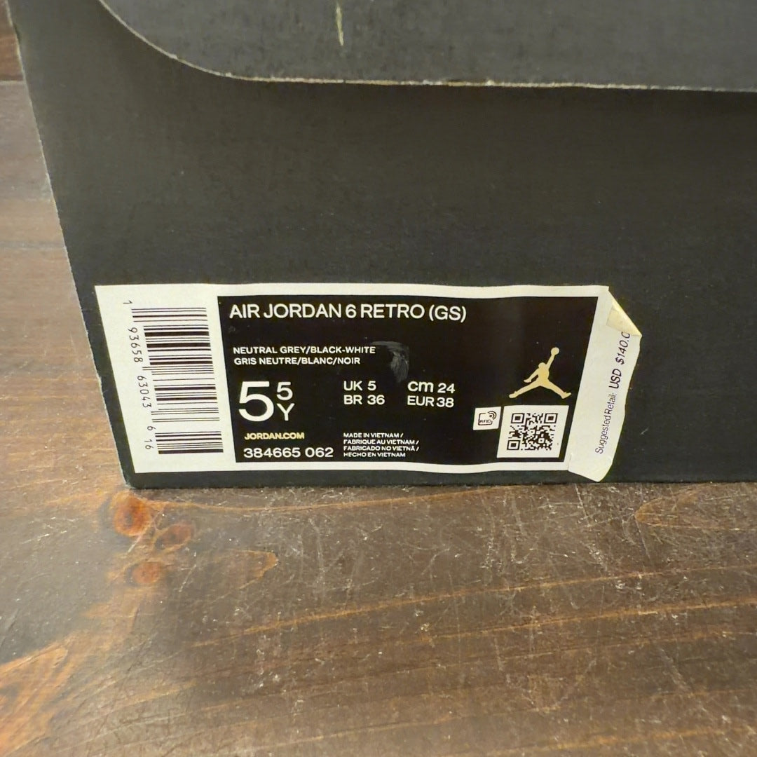 Jordan 6 Retro Hare (GS) Size 5.5Y (Pre-Owned)