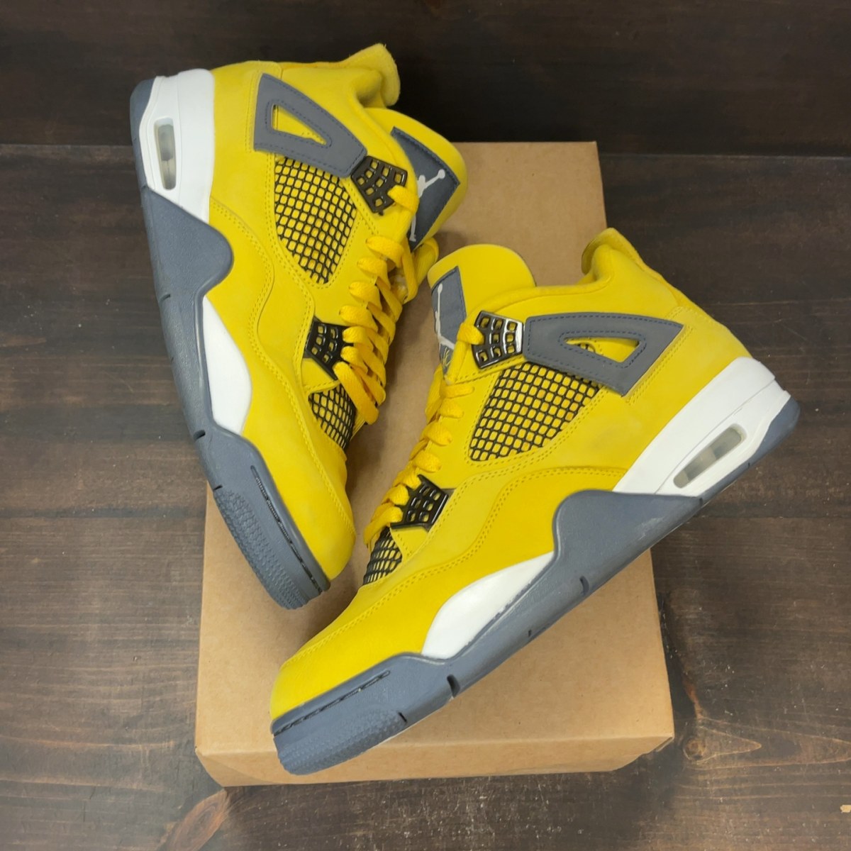 Jordan 4 Retro Lightning (2021) Size 10.5 (Pre-Owned) - Image 2