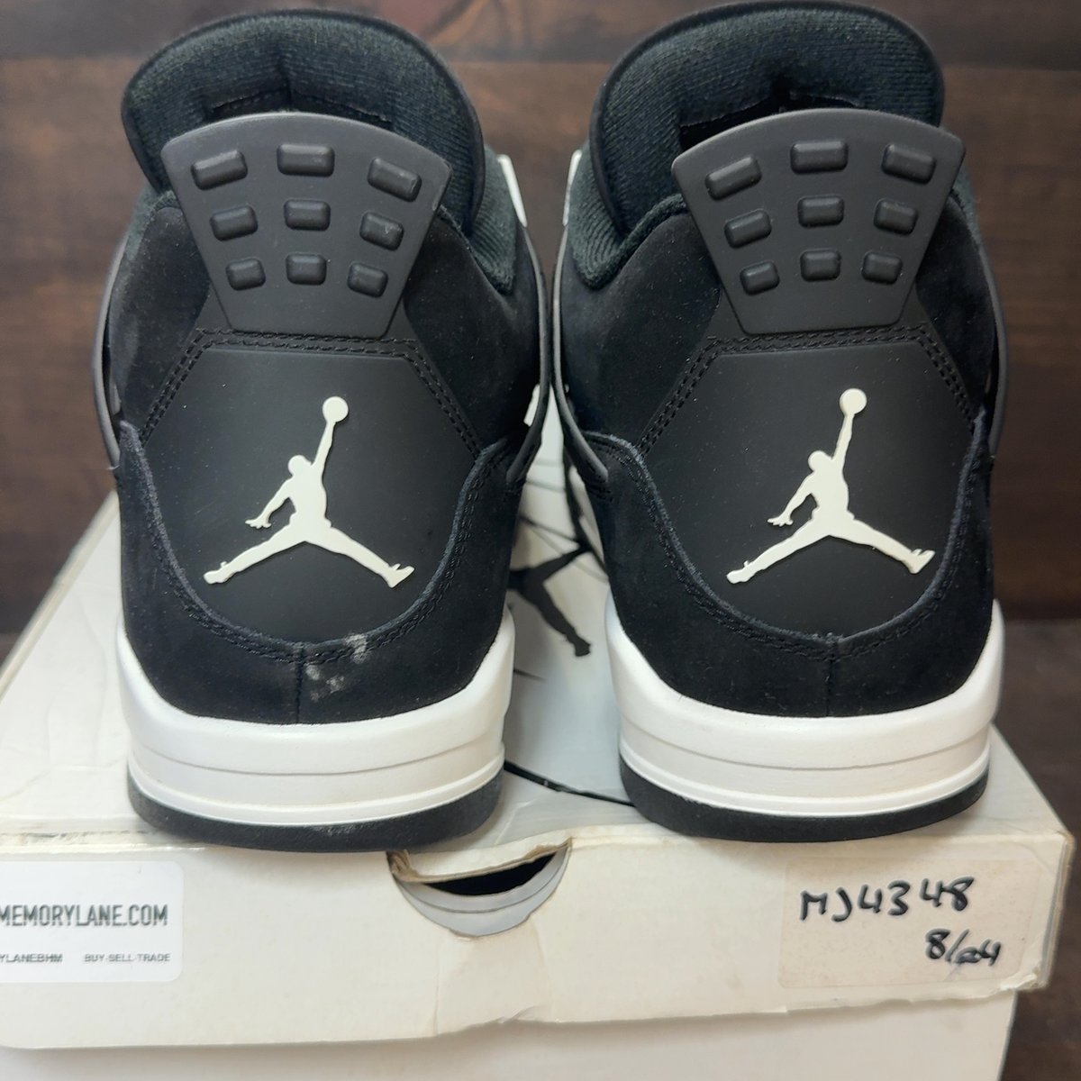 Jordan 4 Retro White Thunder Size 11 (Pre-Owned) - aux