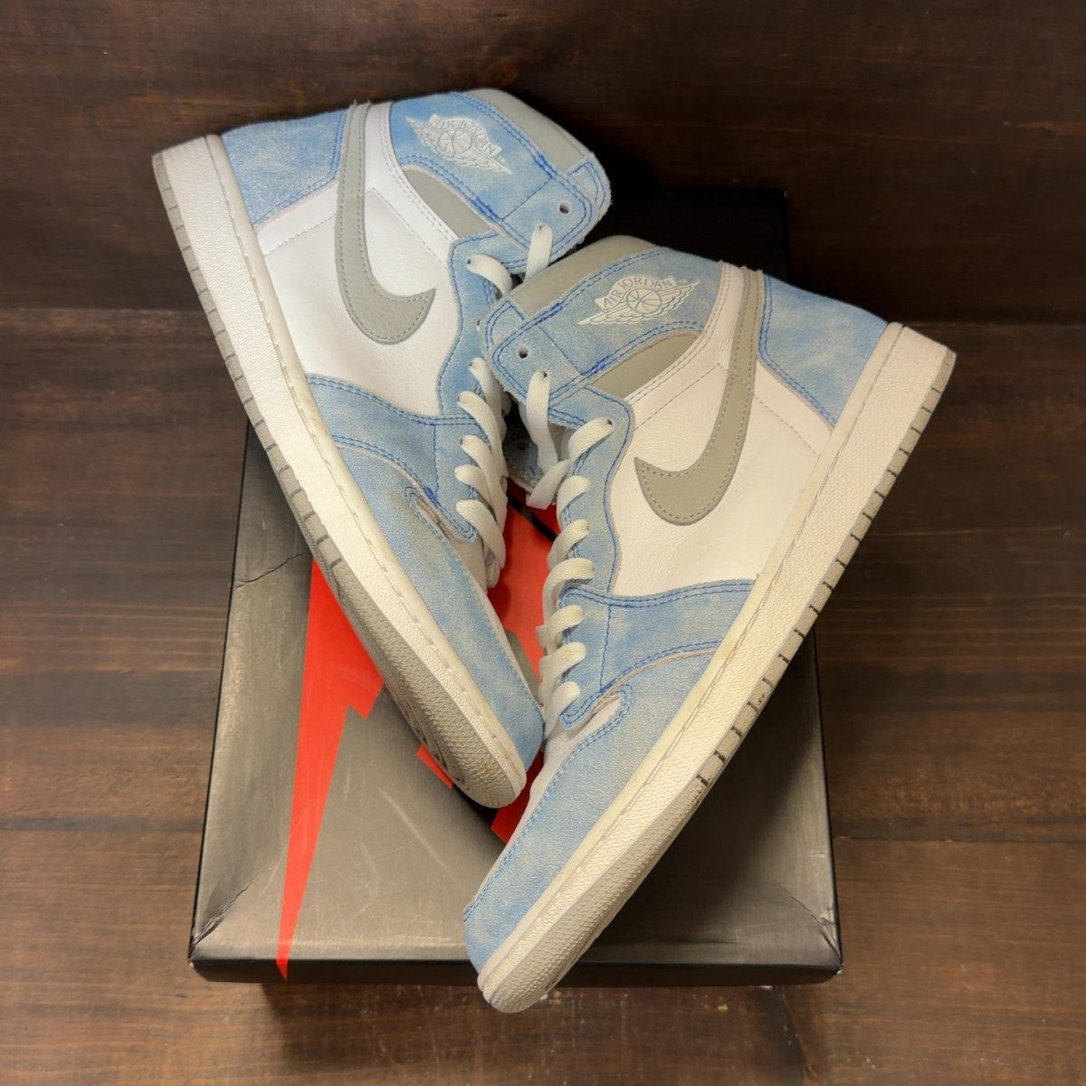 Jordan 1 Retro High OG Hyper Royal - Image 2
