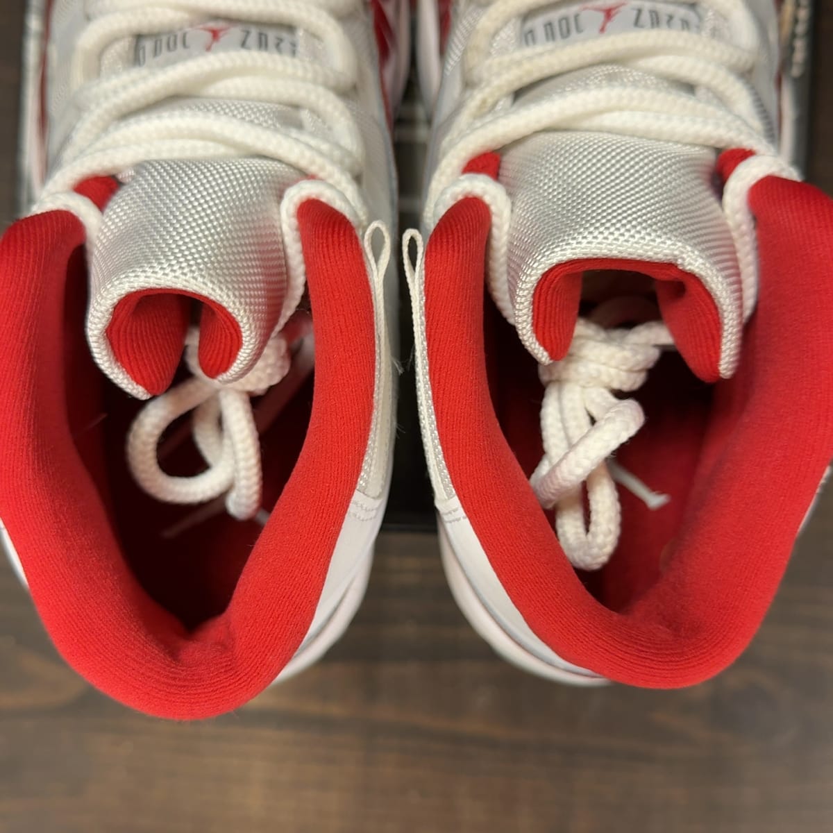 Jordan 11 Retro Cherry (2022) Size 8.5 (Pre-Owned) - aux