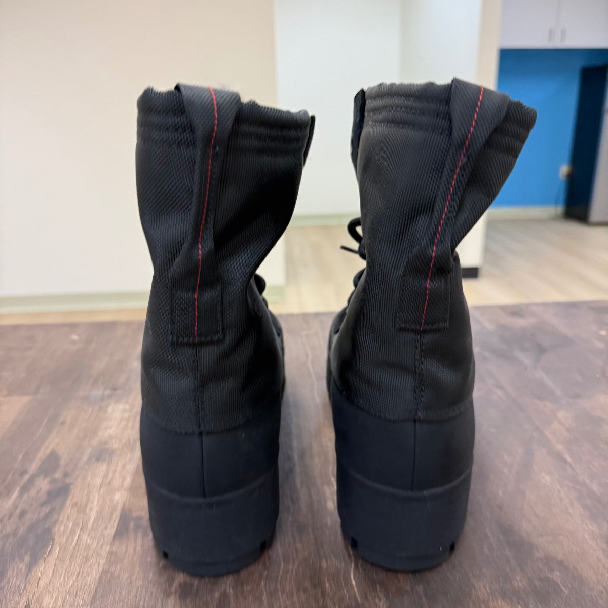 adidas Yeezy 950 Pirate Black (2023) Size 10.5 (Pre-Owned) - Image 3