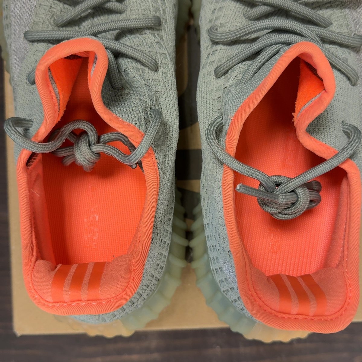 adidas Yeezy Boost 350 V2 Desert Sage Size 10 (Pre-Owned) - aux