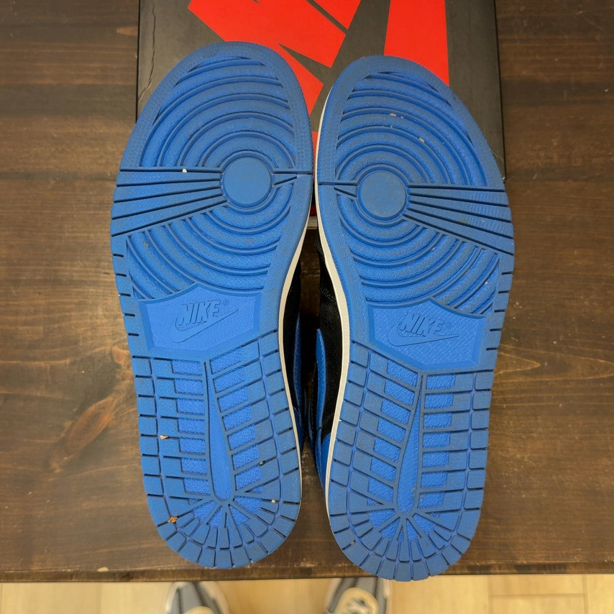 Jordan 1 Retro Royal (2017) Size 9 (Pre-Owned) - aux