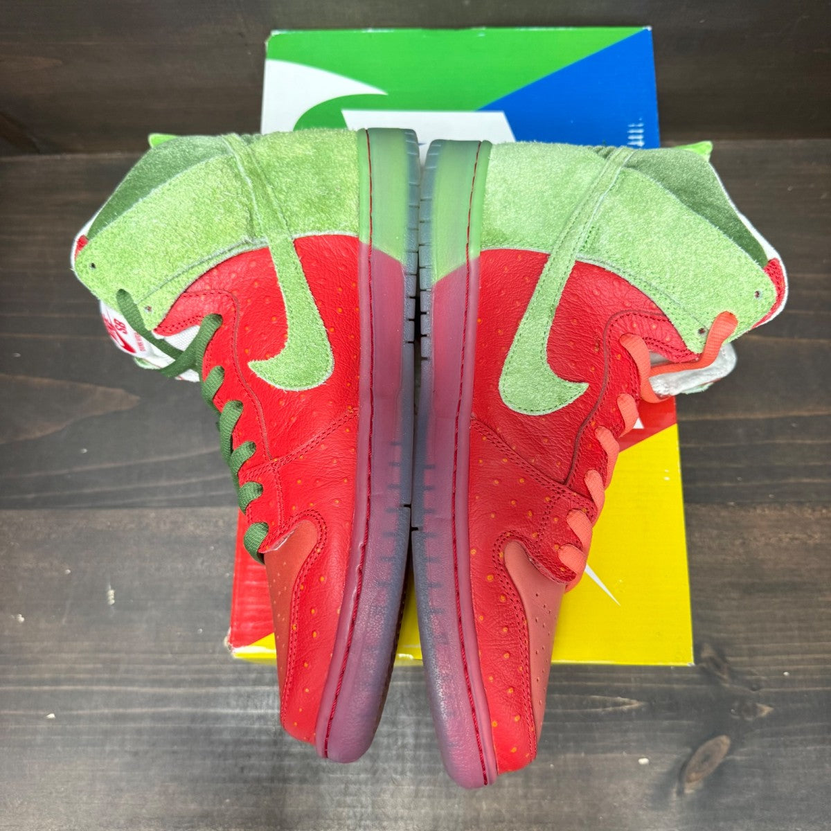 Nike SB Dunk High Strawberry Cough (Regular Box) - Image 3