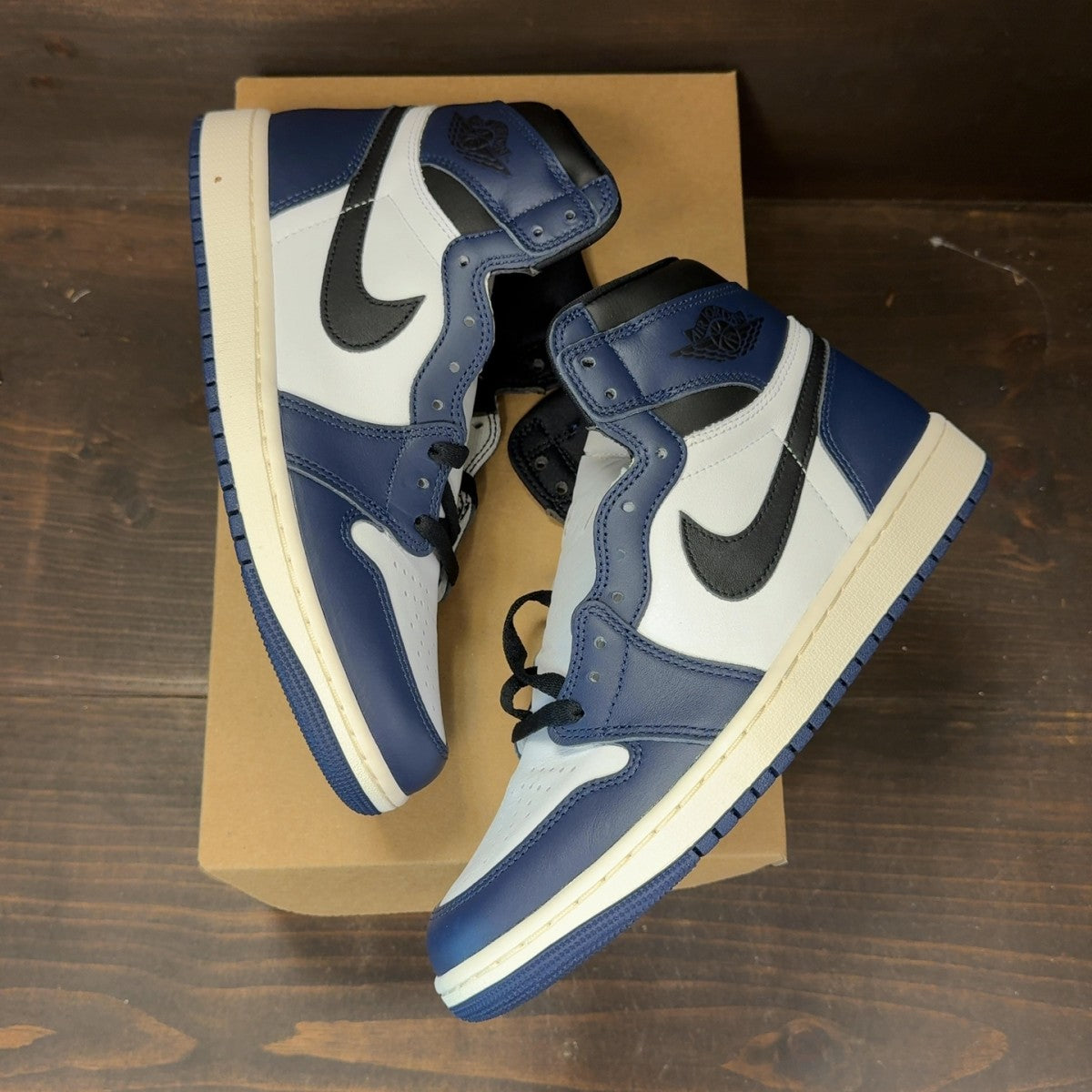 Jordan 1 Retro High OG Midnight Navy Size 9 - Image 2