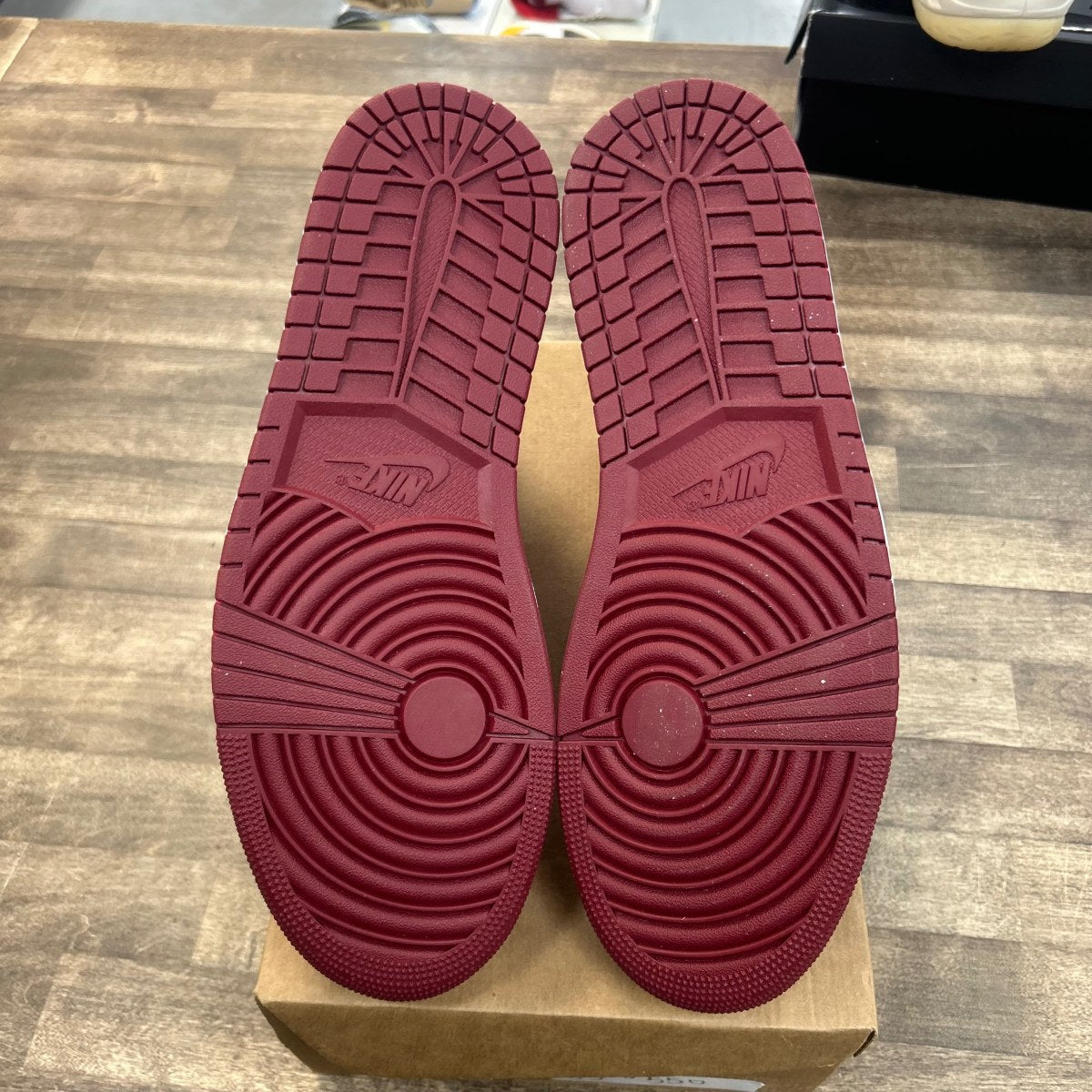 Jordan 1 Retro High OG Artisanal Team Red Size 13 (Pre-Owned) - Image 5