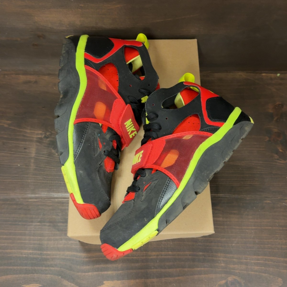 Nike Air Trainer Huarache Black Volt University Red Size 11 (Pre-Owned) - Image 2