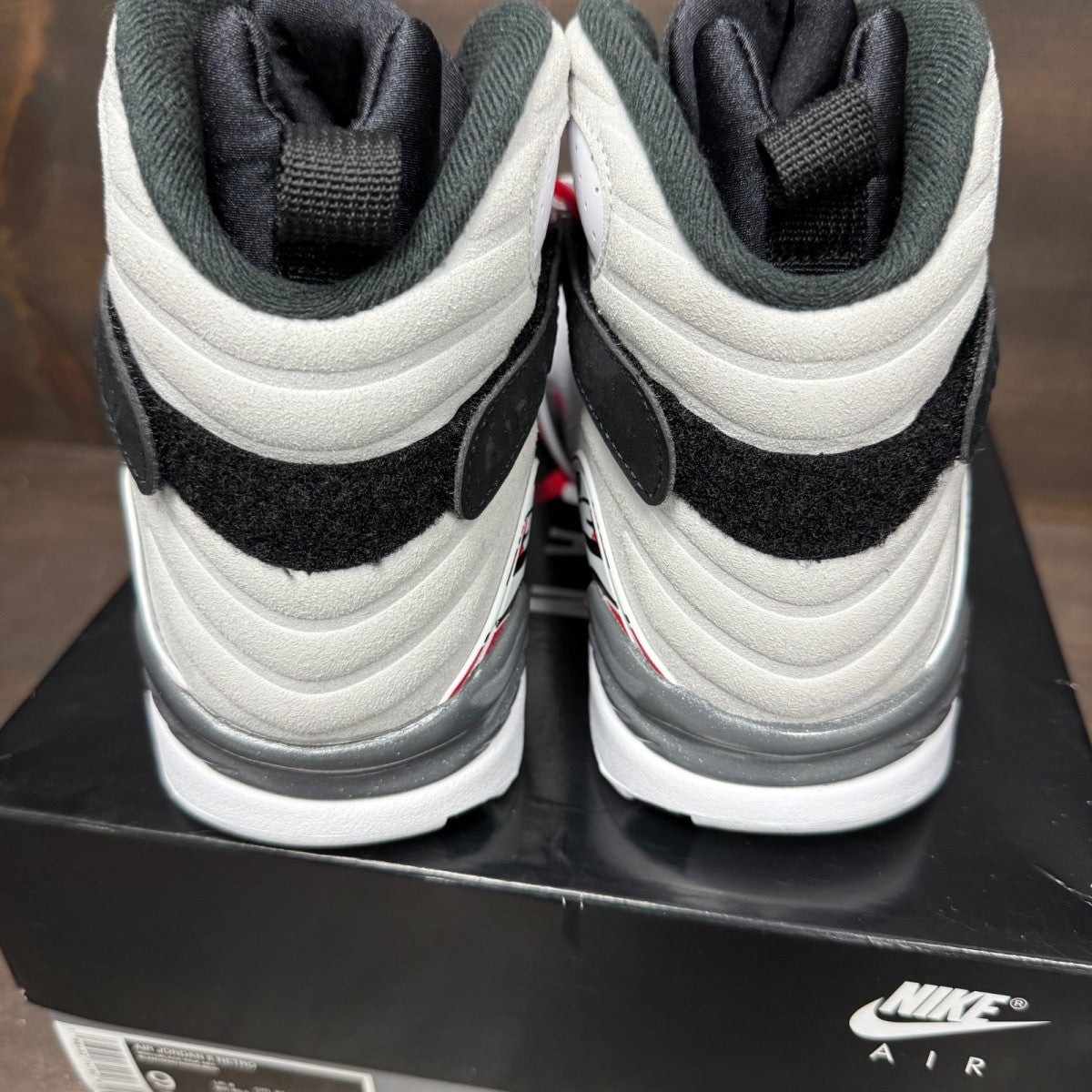 Jordan 8 Retro White True Red (2025) Size 9 (Pre-Owned)