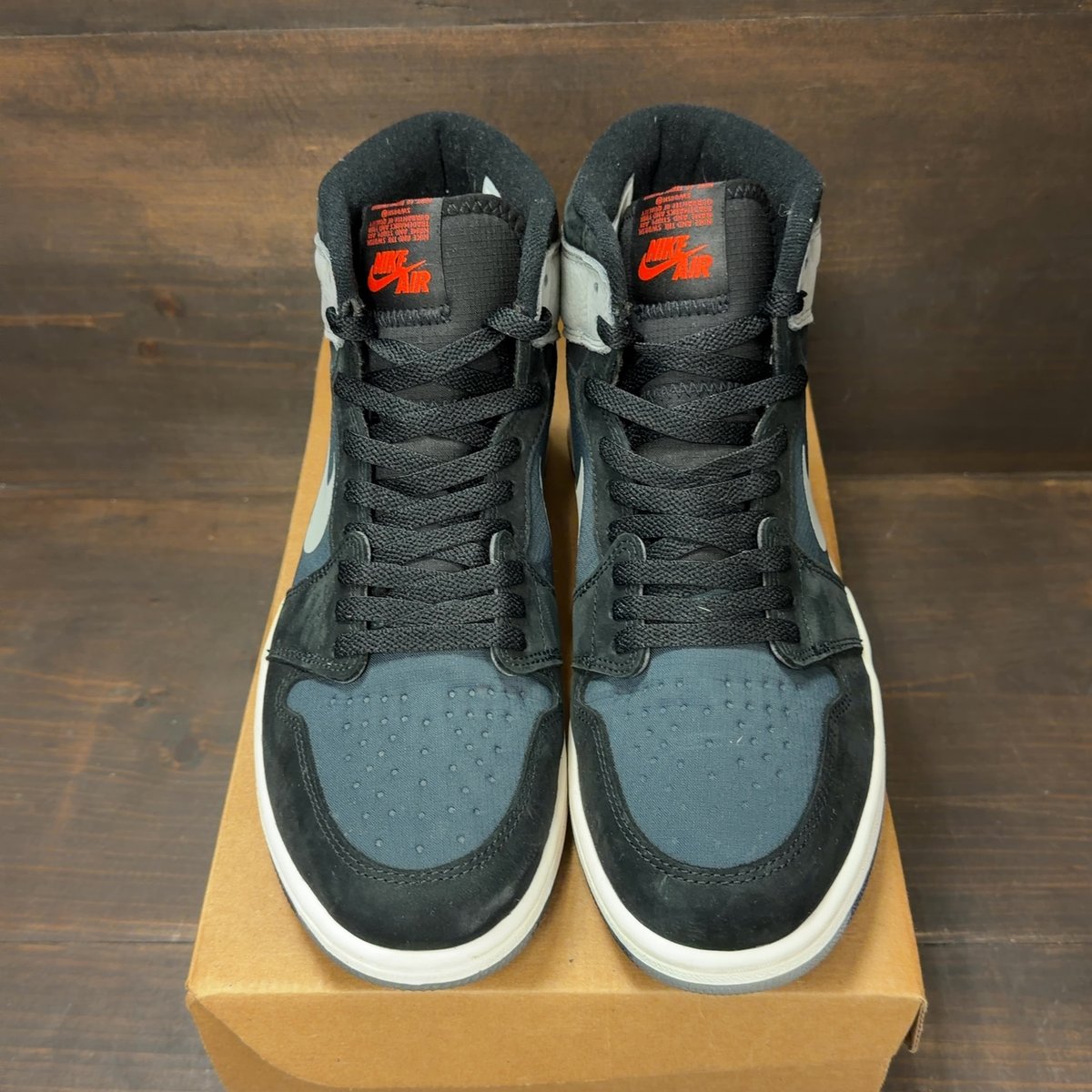 Jordan 1 Retro High Element Gore-Tex Black Particle Grey Size 10 (Pre-Owned) - tag