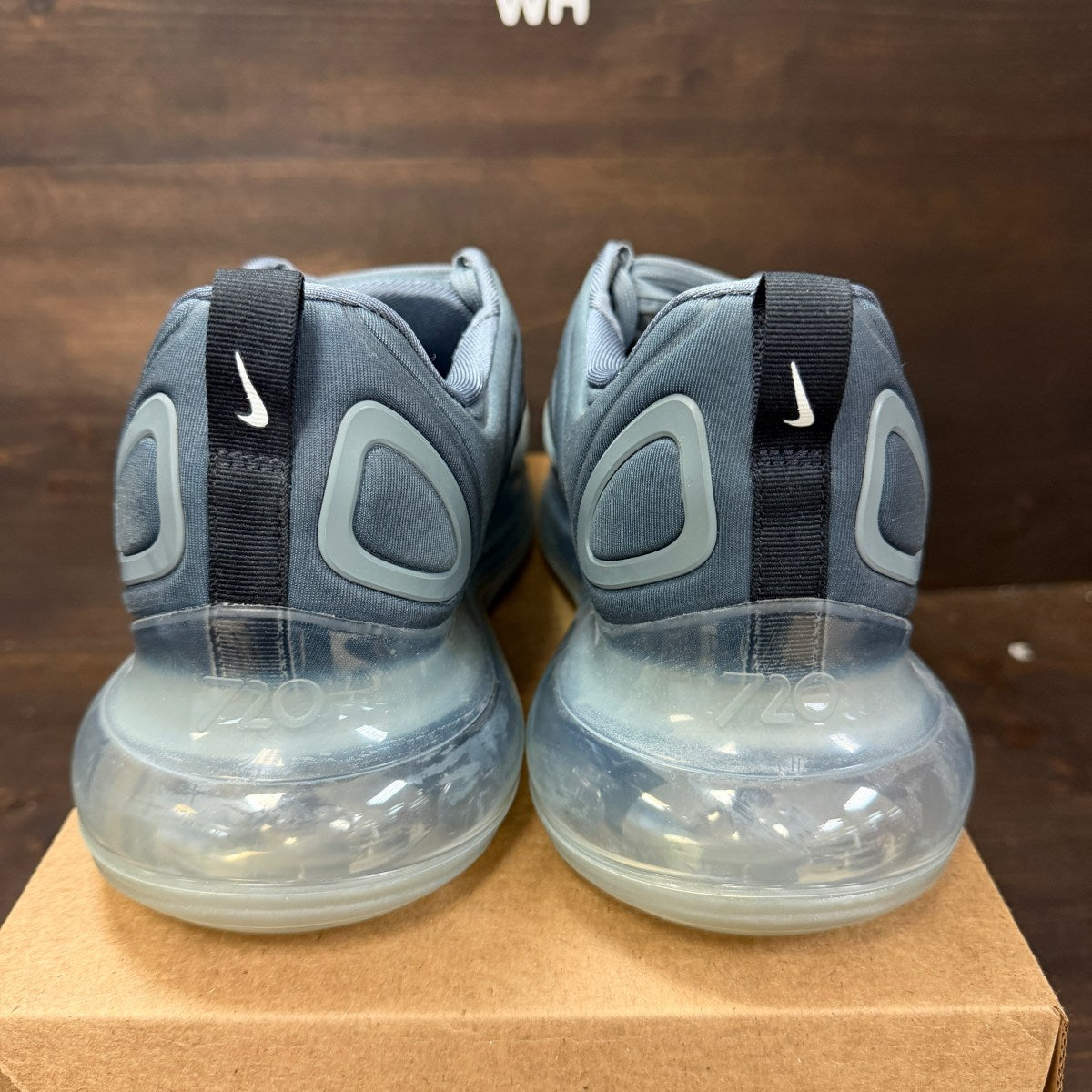 Nike Air Max 720 Carbon Grey Size 12 (Pre-Owned) - Image 4