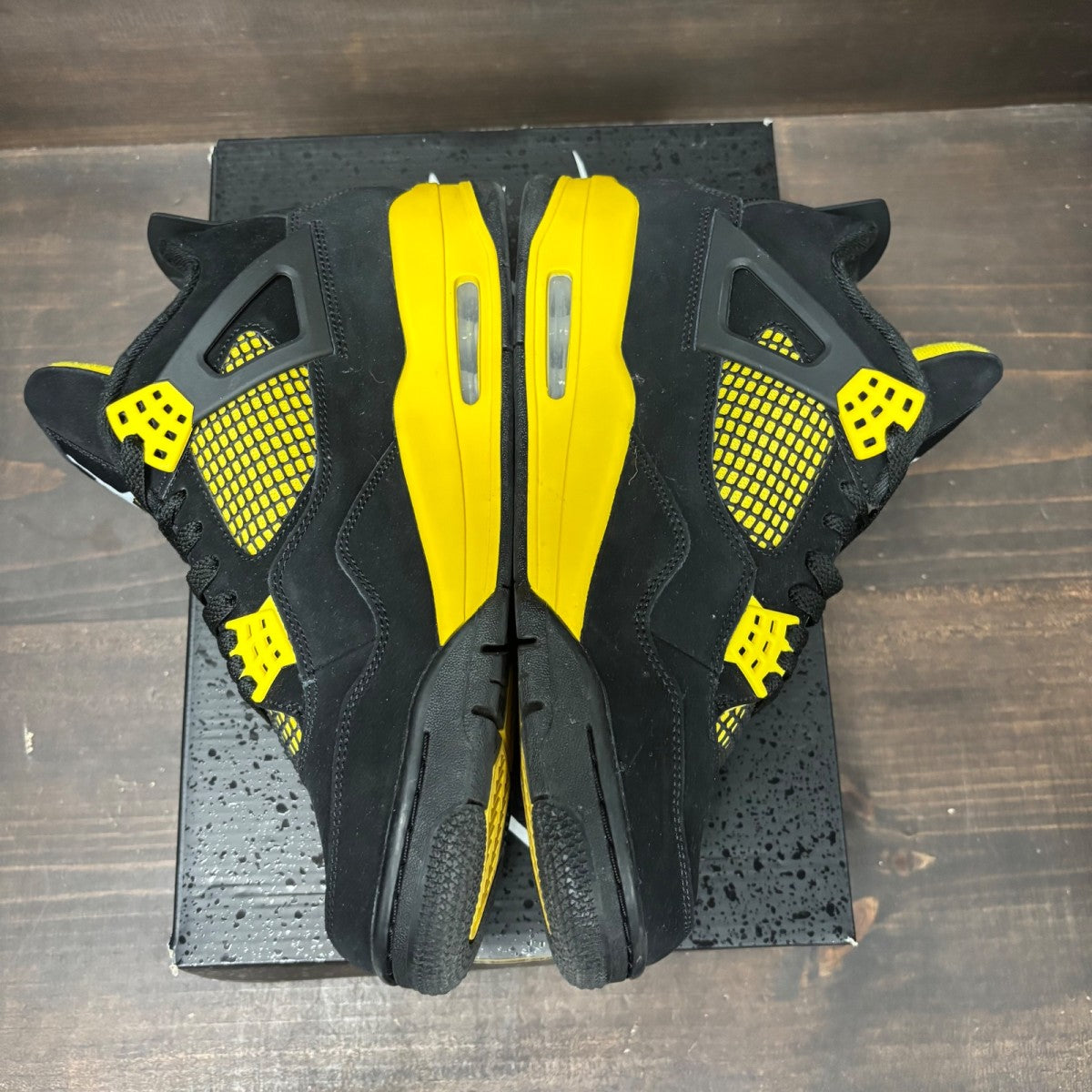 Jordan 4 Retro Thunder (2023) - Image 4