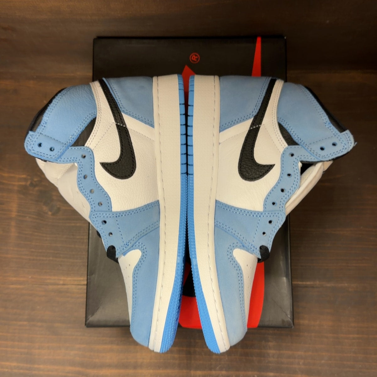 Jordan 1 Retro High OG University Blue (GS) Size 6Y (Pre-Owned) - aux