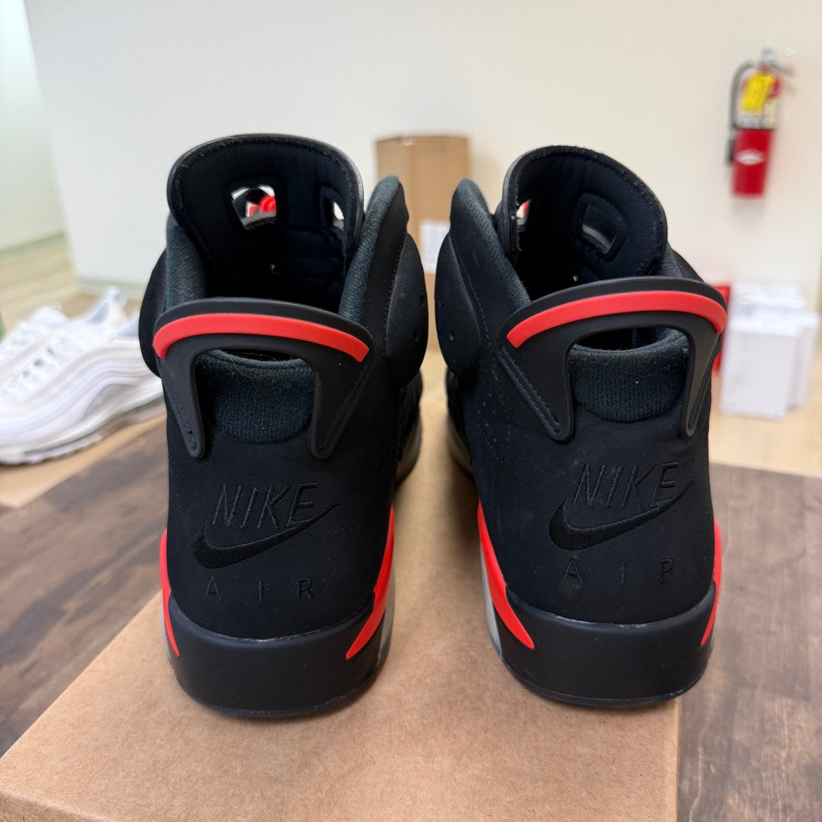 Jordan 6 Retro Black Infrared (2019) Size 13 (Pre-Owned) - Image 3