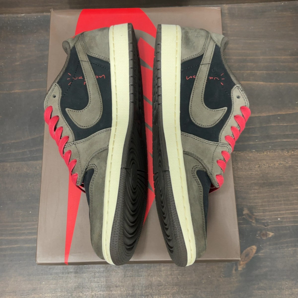 Jordan 1 Retro Low OG SP Travis Scott Mocha Size 11.5 (Pre-Owned) - Image 4