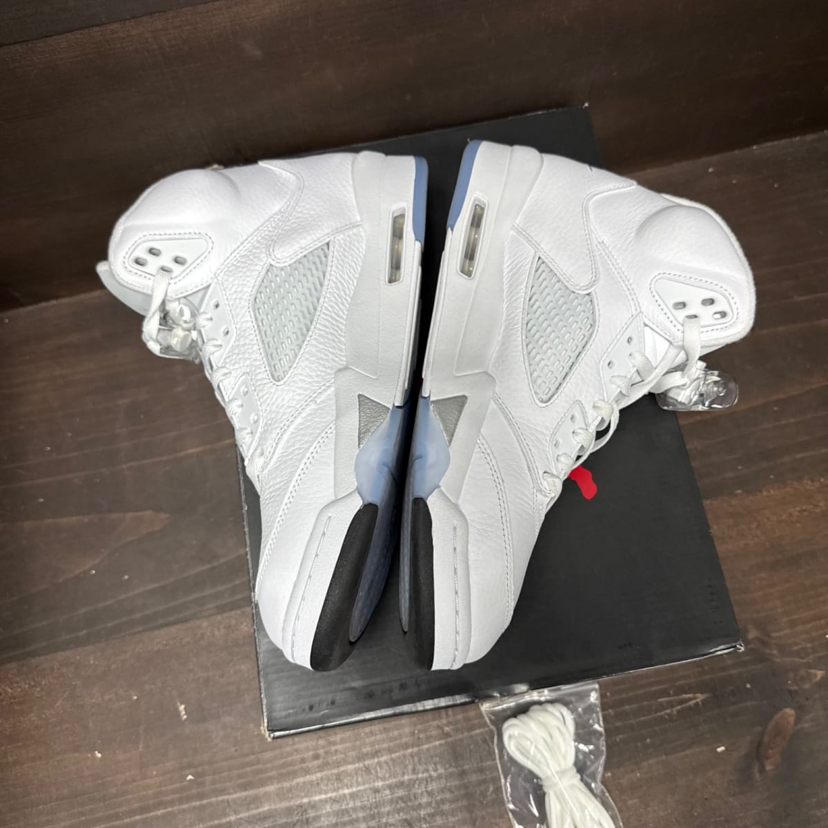 Jordan 5 Retro White Metallic (2026) Size 10.5 (Pre-Owned) - side