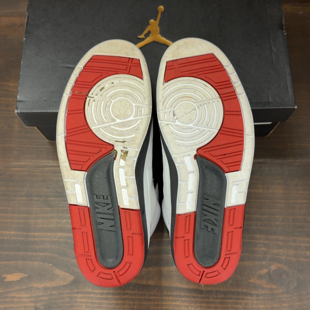 Jordan 2 Retro OG Chicago (2022) (GS) - Image 6
