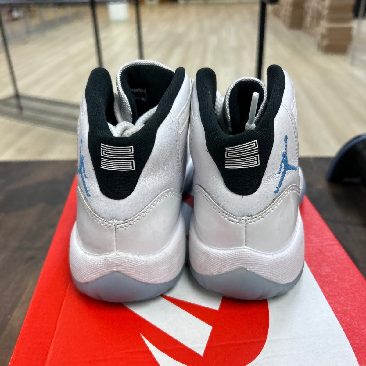 Jordan 11 Retro Legend Blue (2024) (GS) Size 4Y (Pre-Owned) - Image 4