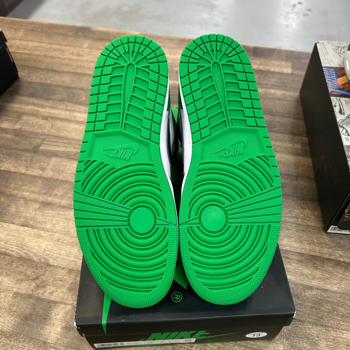 Jordan 1 Retro High OG Lucky Green - Image 5