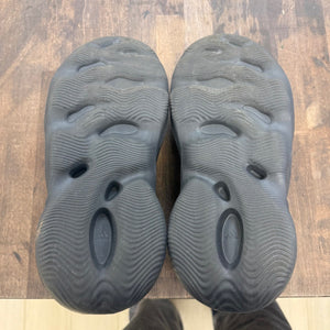 adidas Yeezy Foam RNR Onyx - Image 4