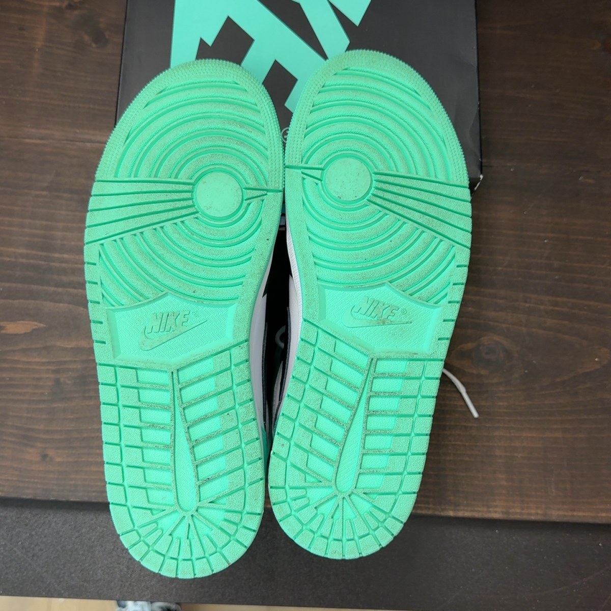 Jordan 1 Retro High OG Green Glow - Image 8