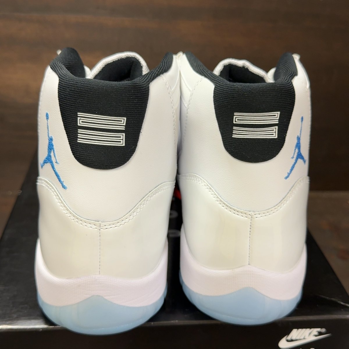 Jordan 11 Retro Legend Blue (2024) Size 13 (Pre-Owned) - aux