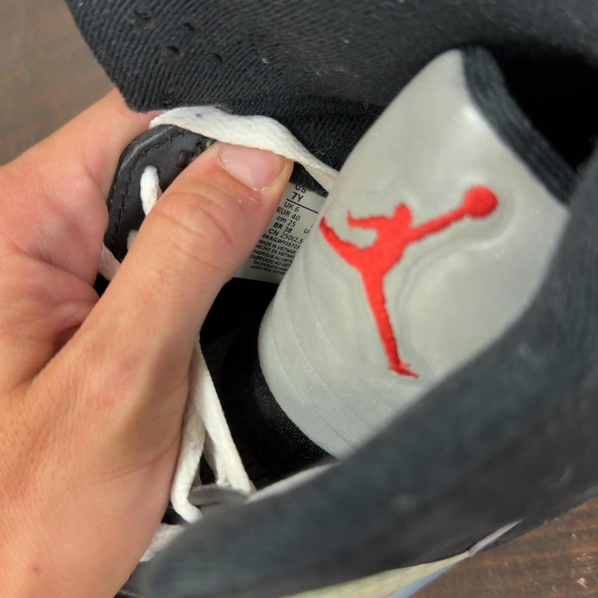 Jordan 5 Retro OG Black Metallic Reimagined (GS) Size 7Y (Pre-Owned) - Image 7