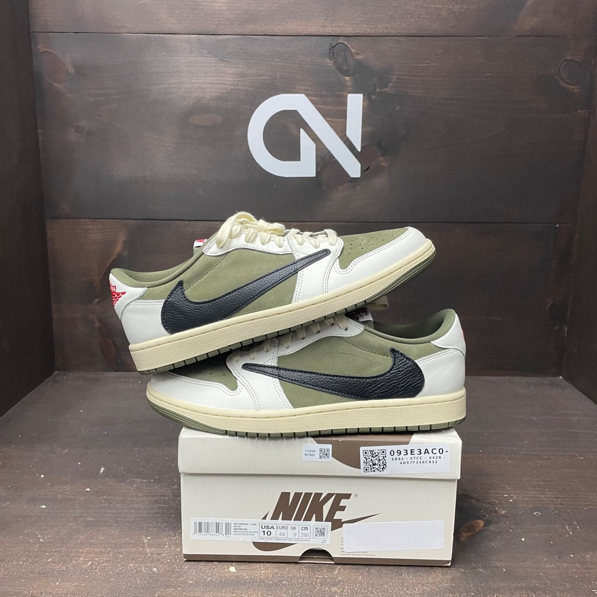 Jordan 1 Retro Low OG SP Travis Scott Medium Olive Size 10 (Pre-Owned) - front