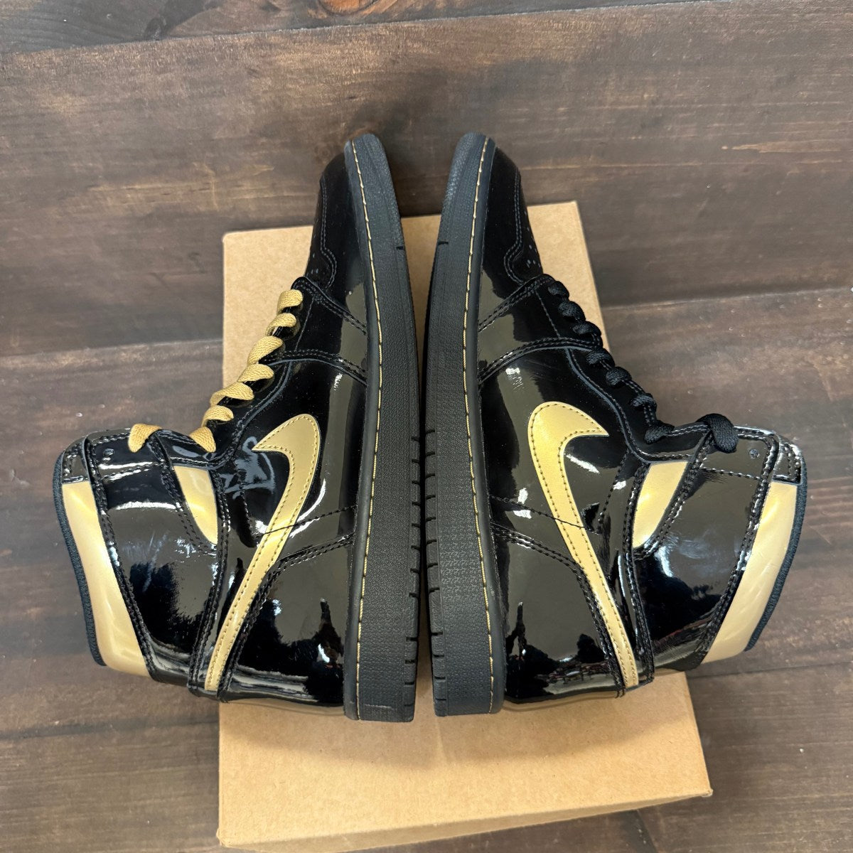 Jordan 1 Retro High Black Metallic Gold (2020) Size 9.5 (Pre-Owned) - Image 5