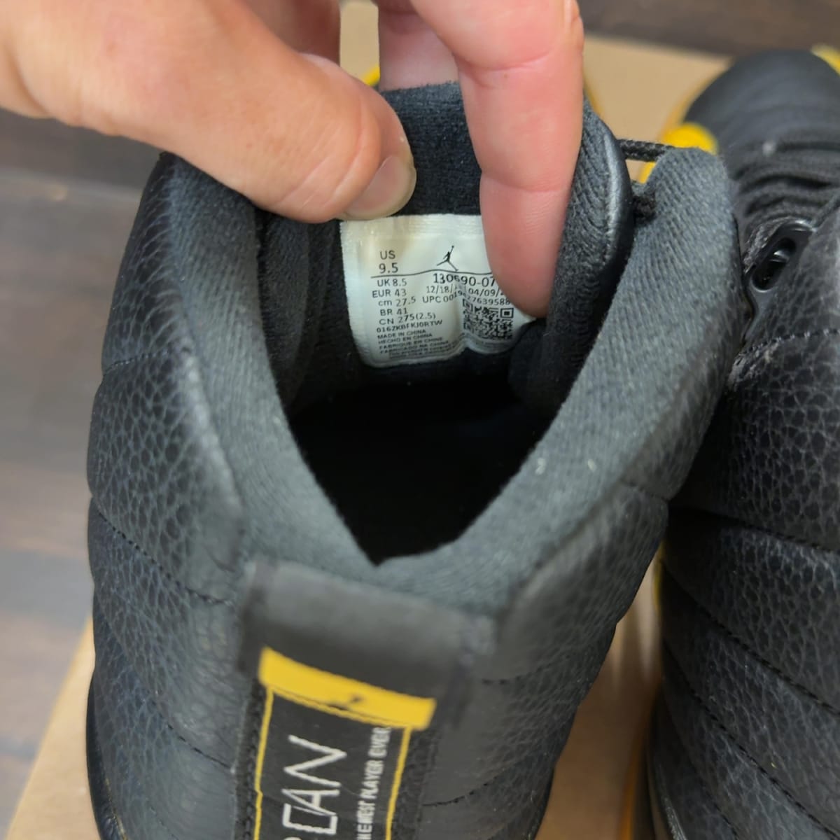 Jordan 12 Retro Black University Gold Size 9.5 (Pre-Owned) - aux