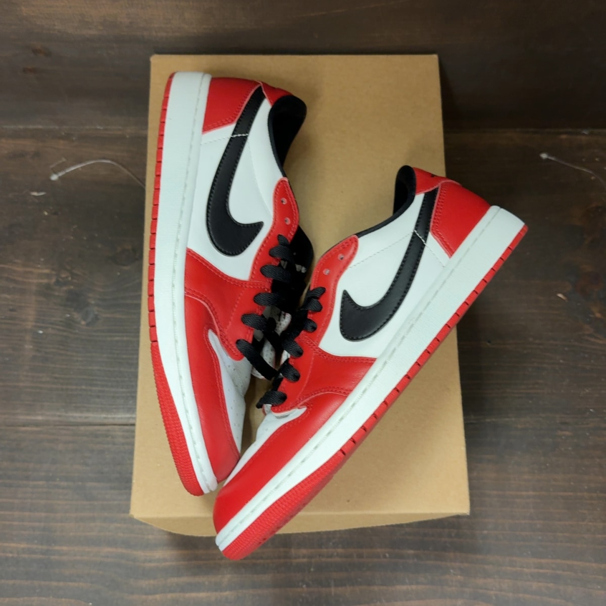 Jordan 1 Retro Low OG Chicago (2025) Size 9 (Pre-Owned) - Image 2