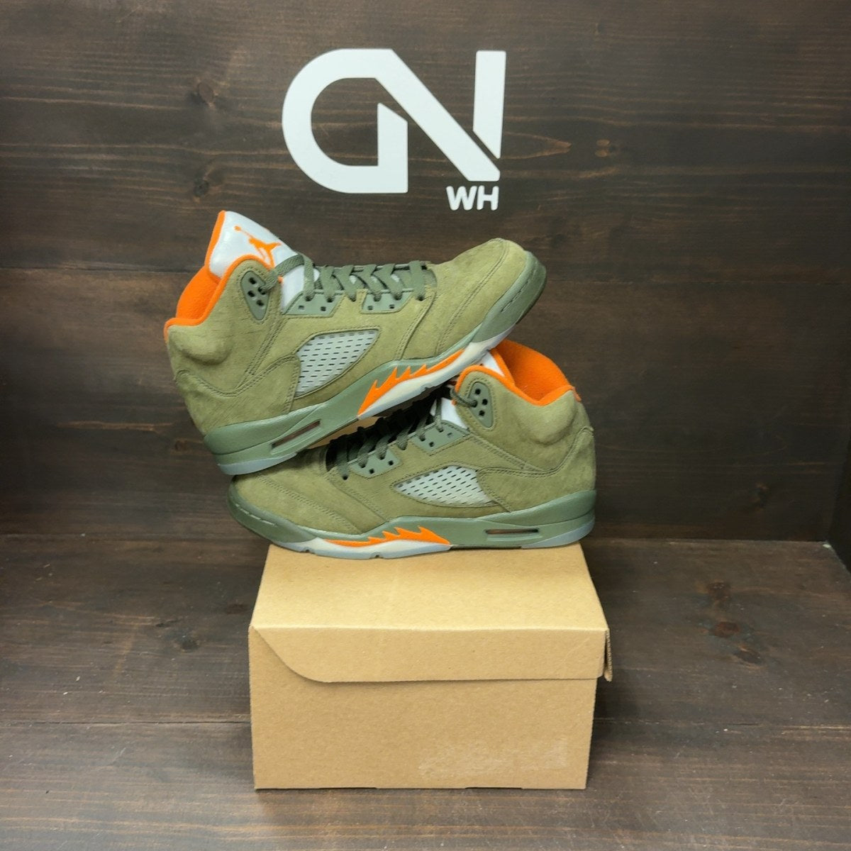 Jordan 5 Retro Olive (2024) (GS) Size 7Y (Pre-Owned) - Image 1