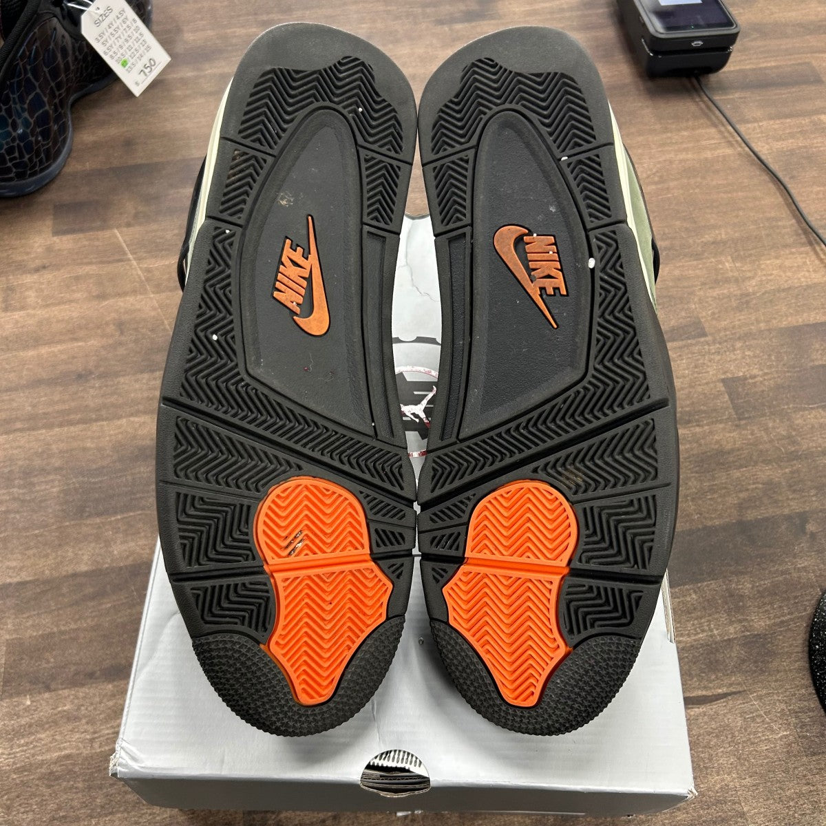 Jordan 4 Retro OG SP Undefeated (2025) - Image 5