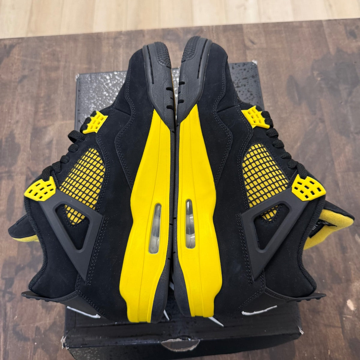 Jordan 4 Retro Thunder (2023) - Image 4