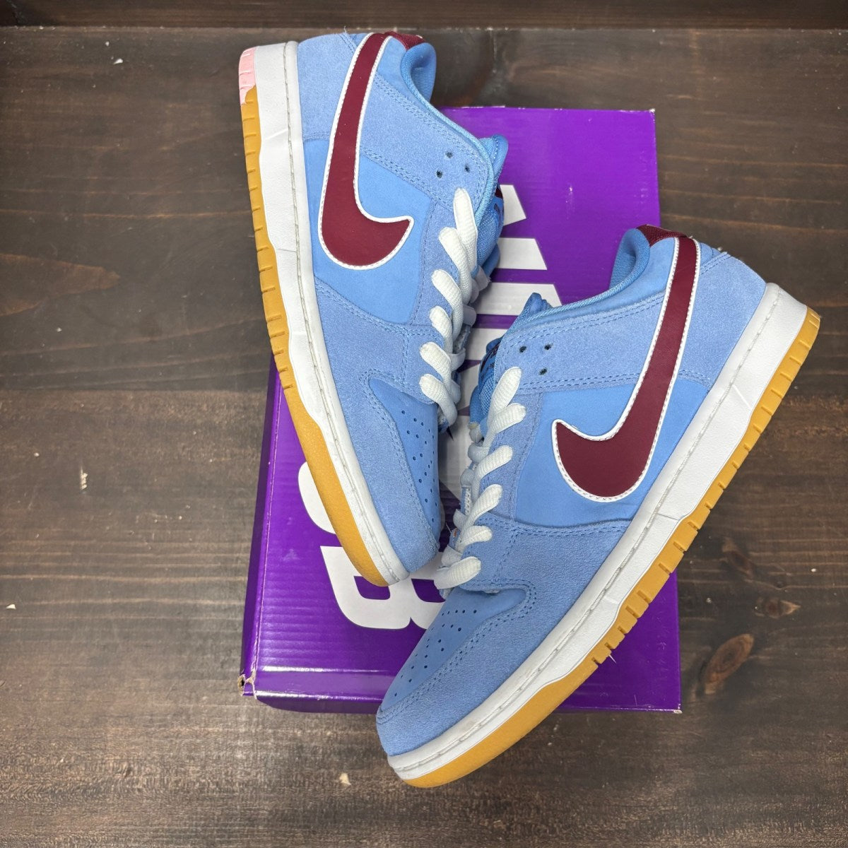 Nike SB Dunk Low Philadelphia Phillies - Image 2