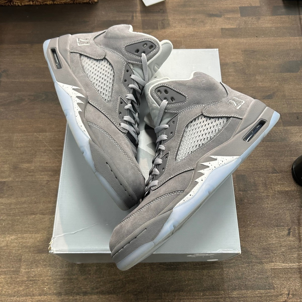 Jordan 5 Retro Wolf Grey (2026) - Image 1