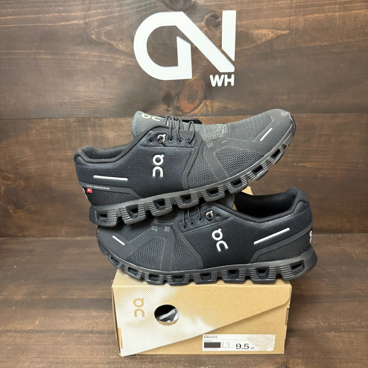 On Running Cloud 6 All Black Size 9.5 (Pre-Owned) - Image 1