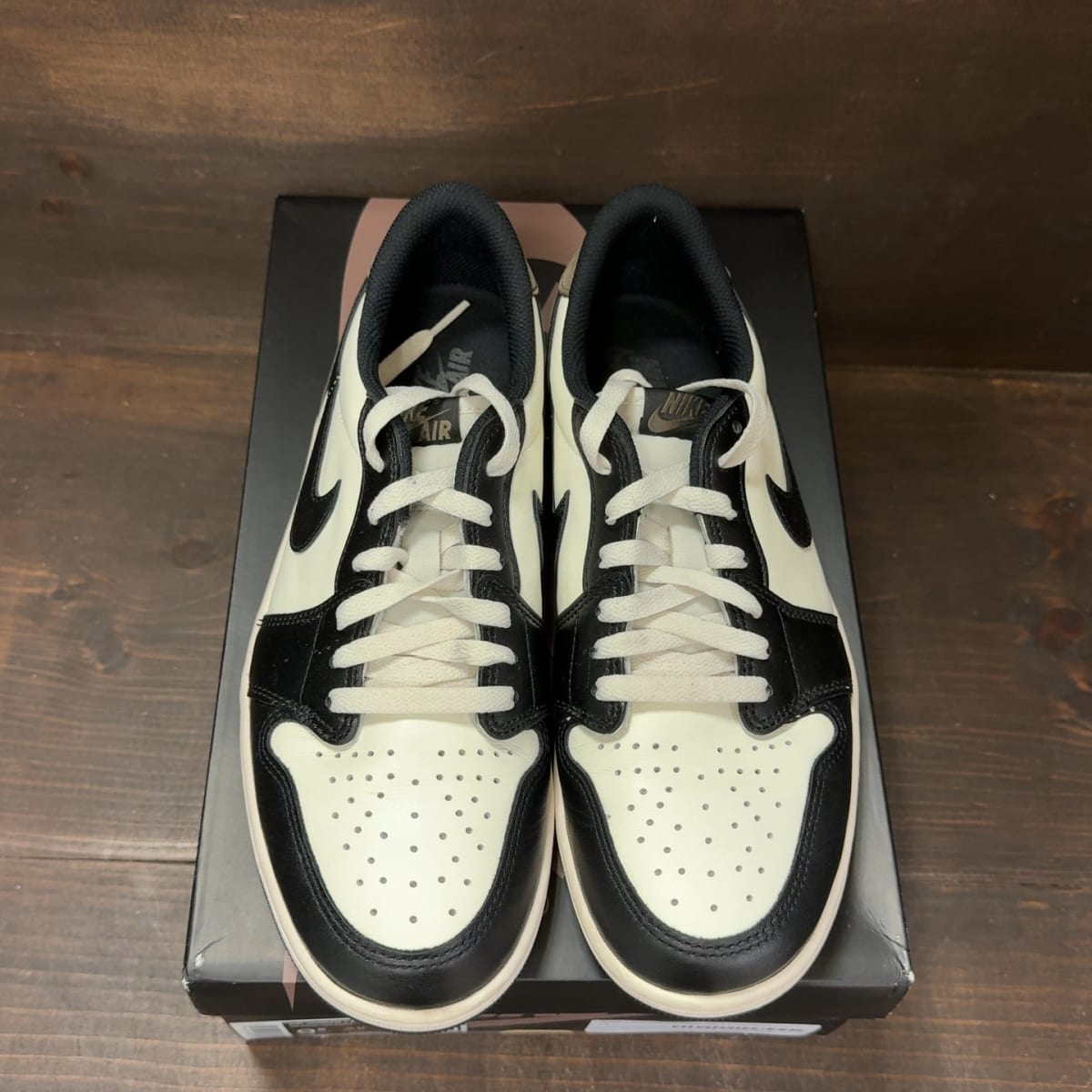 Jordan 1 Retro Low OG Mocha Size 9.5 (Pre-Owned) - tag
