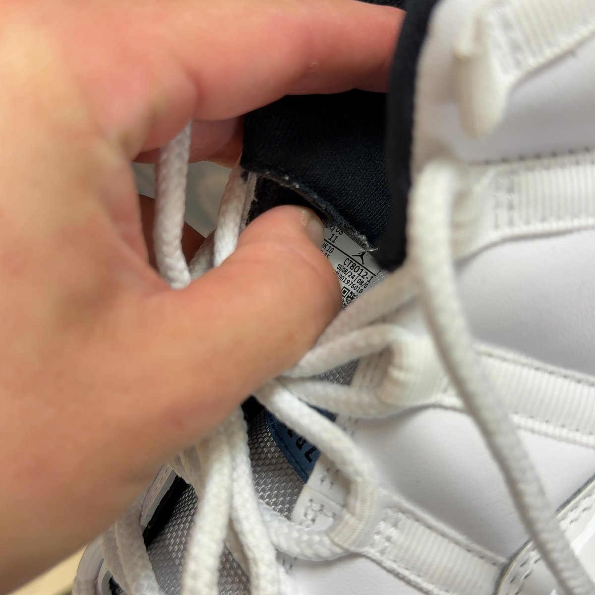 Jordan 11 Retro Legend Blue (2024) Size 11 (Pre-Owned) - aux