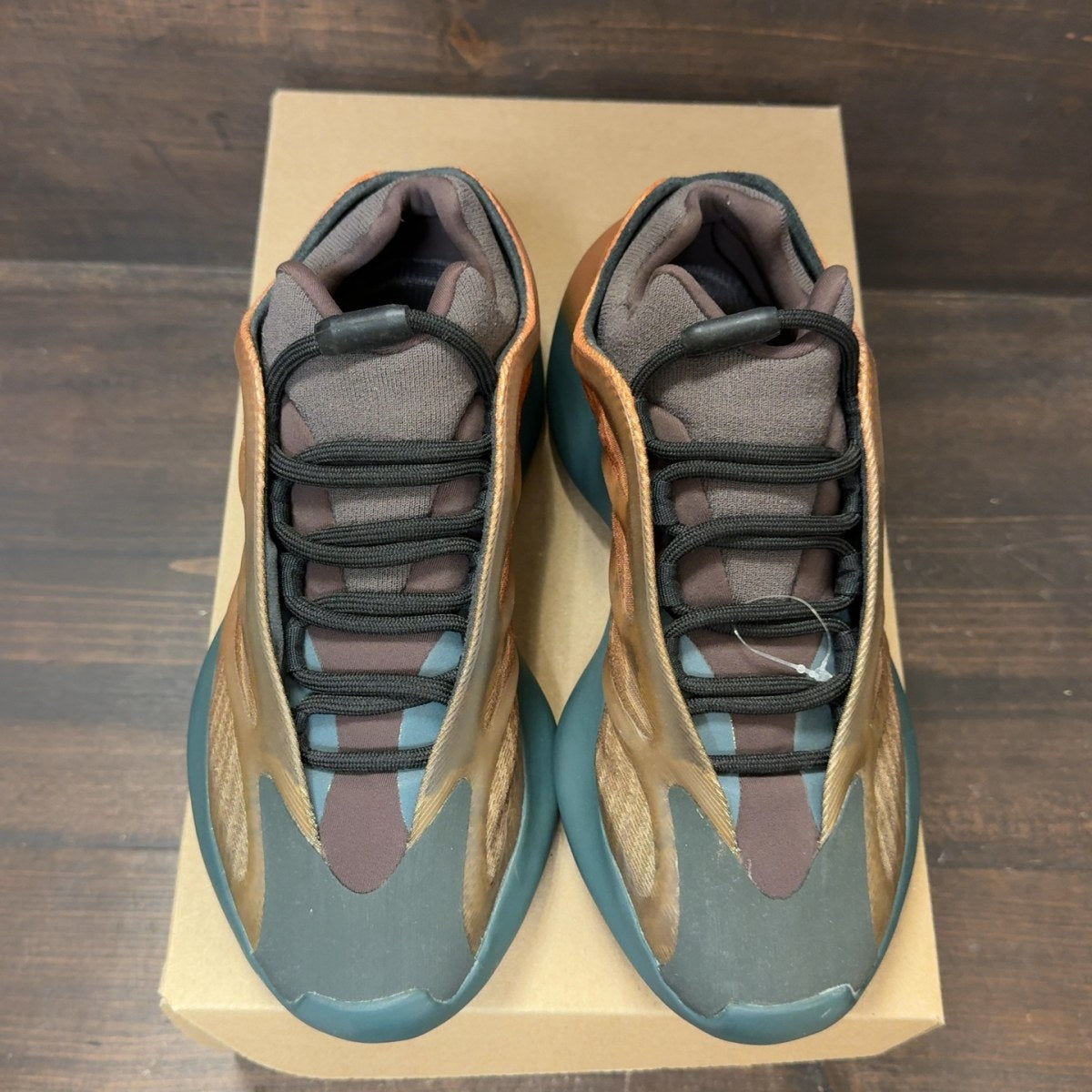adidas Yeezy 700 V3 Copper Fade Size 6 (Pre-Owned) - Image 3