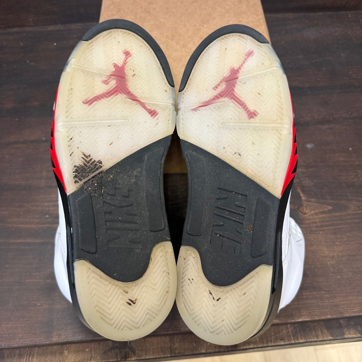 Jordan 5 Retro Fire Red Silver Tongue (2020) Size 10 (Pre-Owned) - Image 6