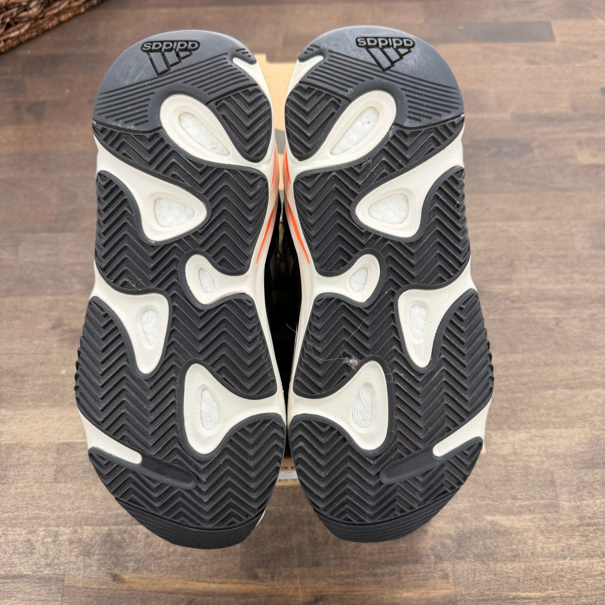 adidas Yeezy Boost 700 Wave Runner Size 8.5 (Pre-Owned) - Image 5