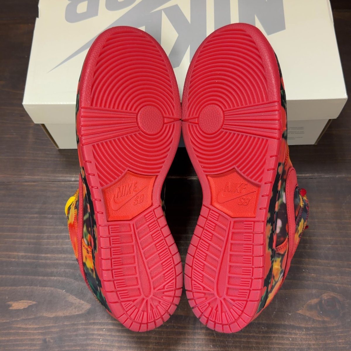 Nike SB Dunk Low The Wizard of Oz Poppy Field Size 10.5 - aux