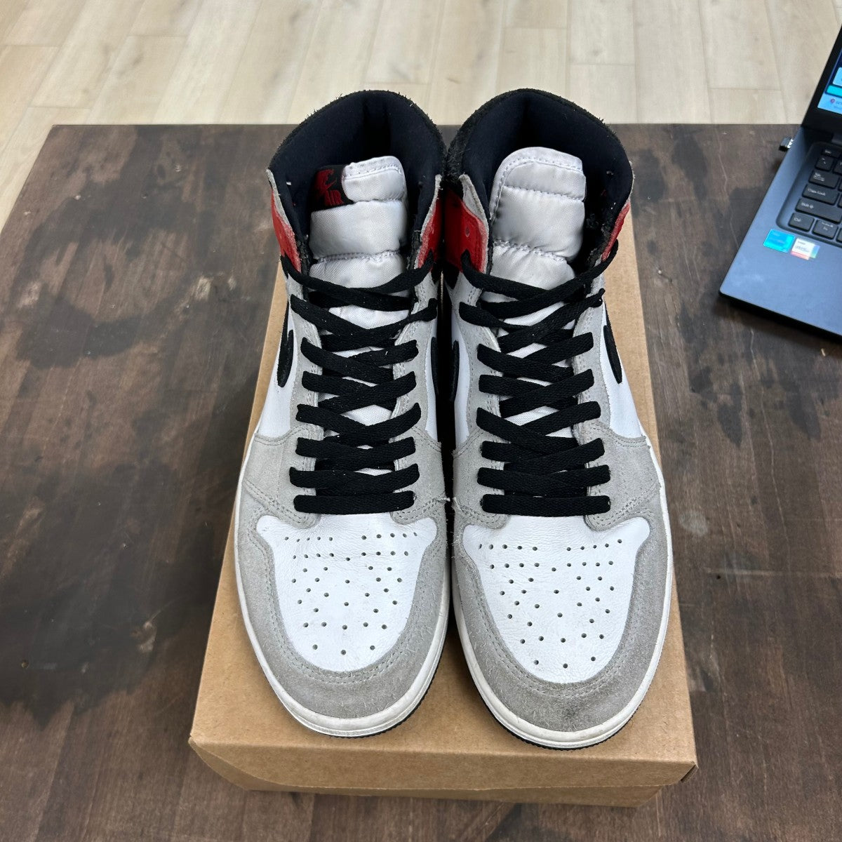 Jordan 1 Retro High Light Smoke Grey Size 10 (Pre-Owned) - Image 2